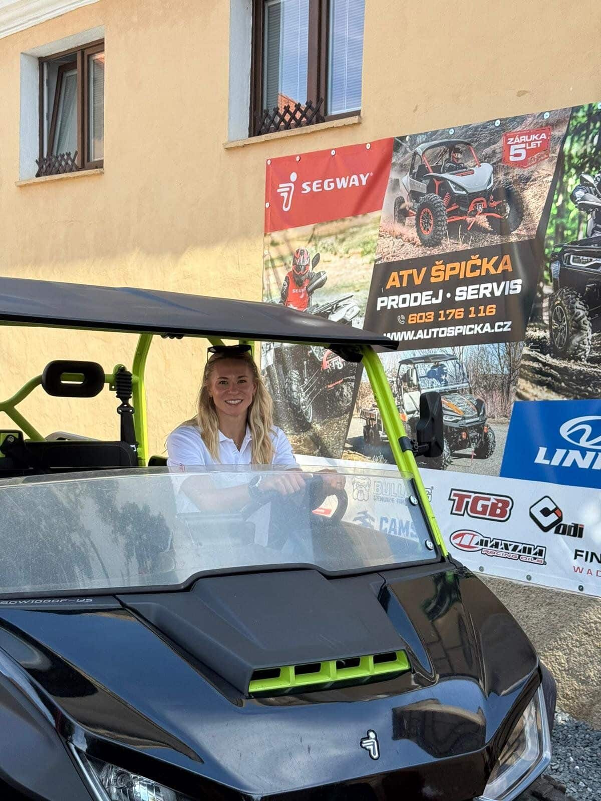 Amálie Švábíková ve Villain SSV na Dni otevřených dveří Auto Špička